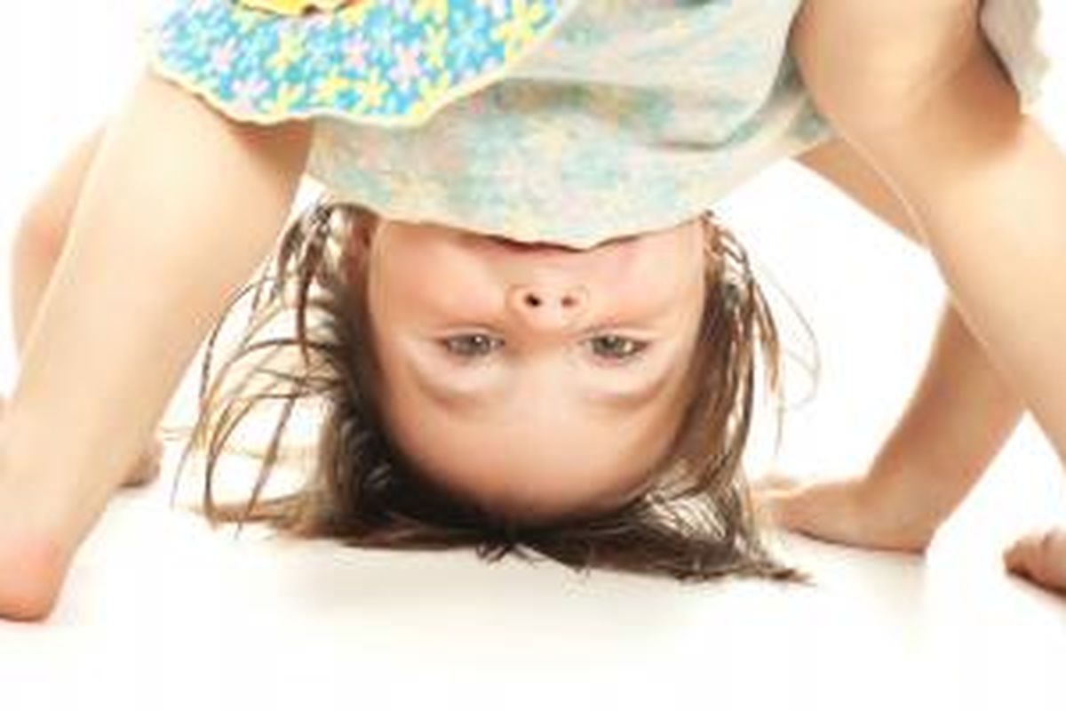 Jungkir balik adalah salah satu olahraga yang cocok untuk anak usia lima tahun