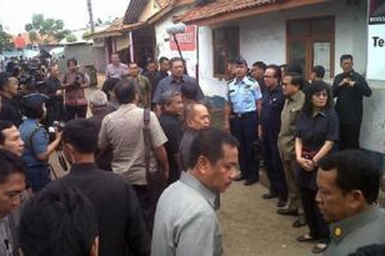 Presiden SBY saat menggelar inspeksi mendadak ke Teluk Naga, Tangerang, Banten, pada 4 Januari 2013.