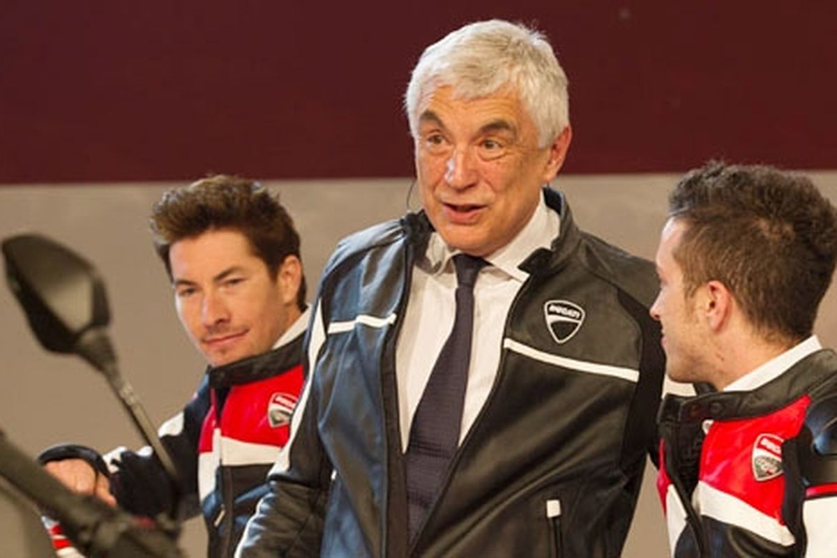 Gabriele del Torchio (hadap lensa) saat bersama kedua pebalap motogp Ducati Nicky Hayden (kiri) dan Andrea Dovizioso