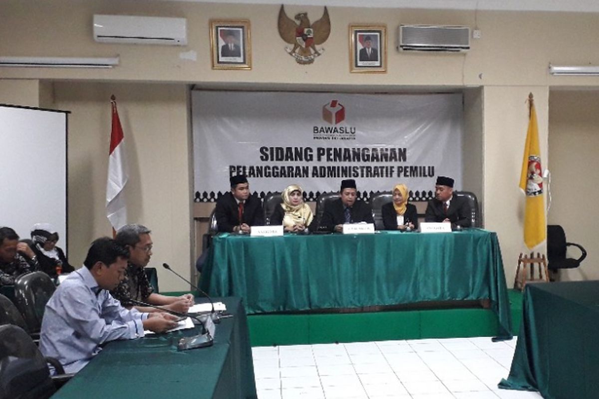 Suasana sidang pembacaan amar putusan terkait tayangan videotron Jokowi-Maruf di Kantor Bawaslu DKI Jakarta, Jumat (26/10/2018).