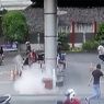 Detik-detik Pria Lempar Korek Api yang Menyala ke Tangki Motor di SPBU Cirebon