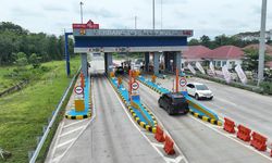 Berapa Lama Mobil Boleh Berhenti di Jalan Tol?