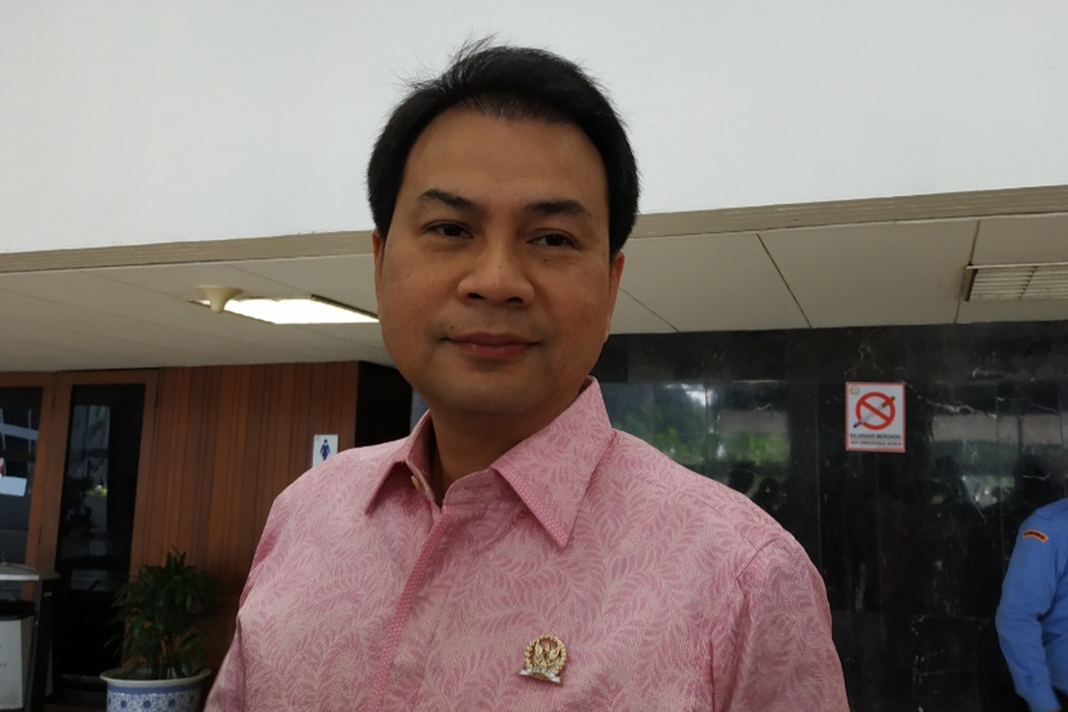 Wakil ketua DPR Azis Syamsuddin di Kompleks Parlemen, Senayan, Jakarta, Senin (4/11/2019)