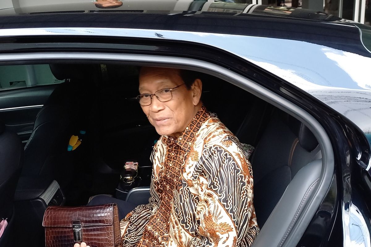 Gubernur DIY Sri Sultan HB X saat ditemui di Kantor Gubernur DIY, Jumat (18/10/2024)