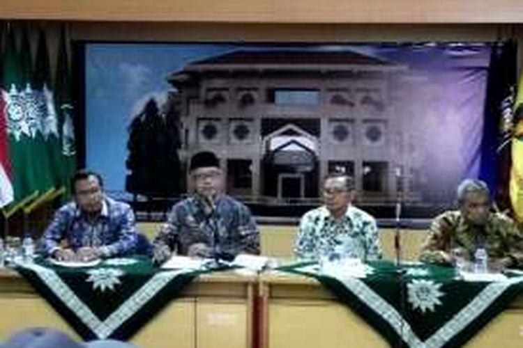 Haedar Nashir Ketua PP Muhammadiyah saat menyampaikan pernyataan sikap Muhammadiyah 