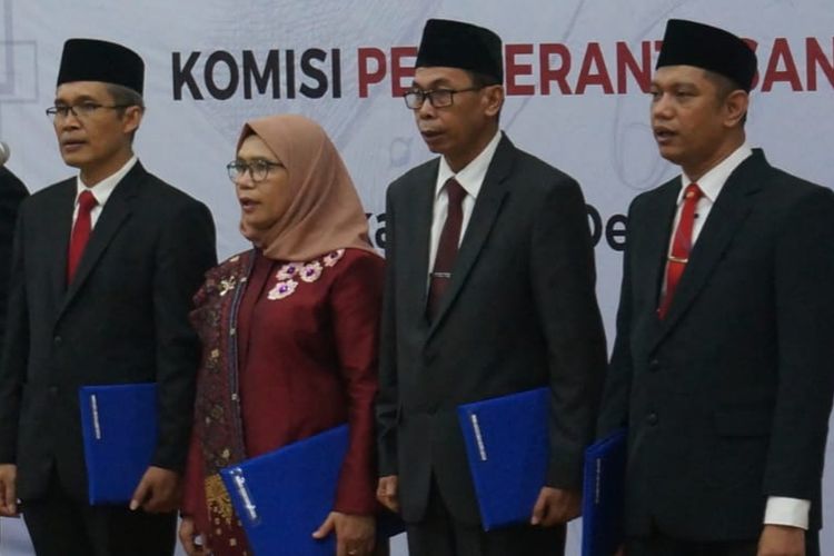 Empat pimpinan KPK periode 2019-2023 menghadiri acara serah terima jabatan pimpinan KPK di Gedung Merah Putih KPK, Jumat (20/12/2019).