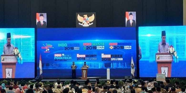 Wakil Presiden Jusuf Kalla saat menghadiri Indonesia Internasional Smart City Expo and Forum (IISMEX) Jakarta 2019, yang dihadiri pejabat dan kepala daerah, di JCC Jakarta, Rabu (17/7/2019). 
