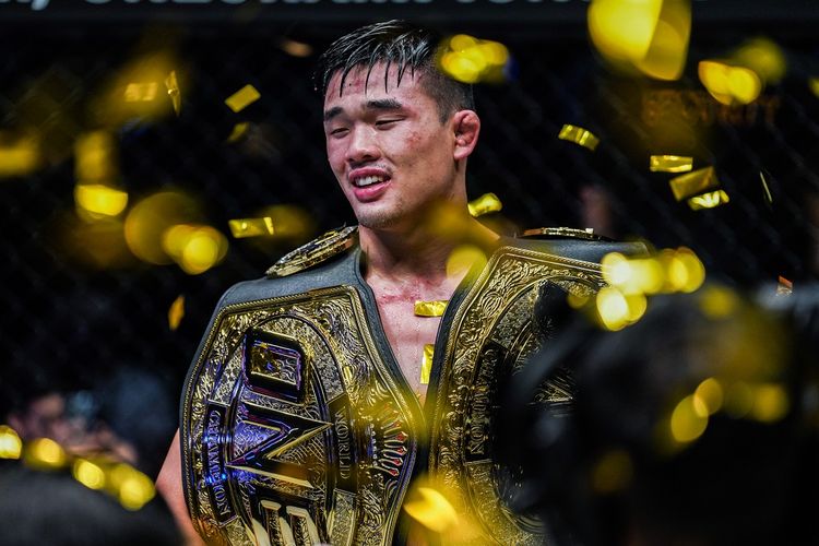 Christian Lee sukses menjadi Juara Dunia dua divisi usai mengalahkan Kiamrian Abbasov dalam rangkaian ONE Fight Night 4 yang berlangsung di Indoor Stadium pada Sabtu (19/11/2022).
