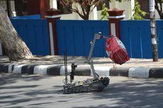 Dua Tas Mencurigakan di Halte Sekolah Diamankan dengan Robot