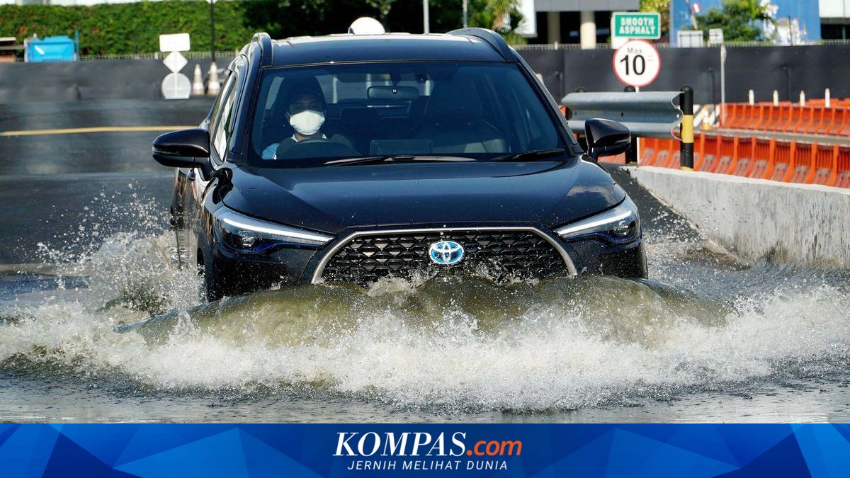 Pertolongan Pertama Mobil Hybrid Saat Terendam Banjir