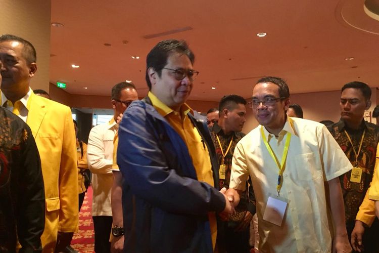 Ketua Umum DPP Partai Golkar Airlangga Hartanto dalam kesempatannya menghadiri acara silaturahmi dengan para fraksi dari seluruh Indonesia hasil pilihan Pemilu 2019 di Ritz Carlton, Jakarta, Sabtu (14/9/2019). 