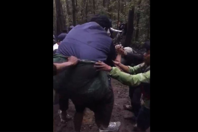 Video Pendaki 140 Kg Dievakuasi di Gunung Gede Viral, Relawan Ungkap Kronologi