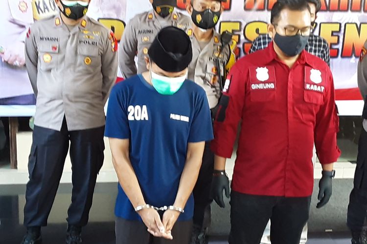 EK, pelaku pencabulan terhadap anak kandungnya. KOMPAS.COM/SLAMET PRIYATIN