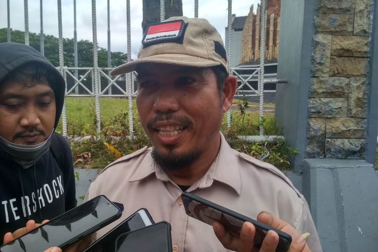 Ketua FUIB Sulsel Muchtar Daeng Lau saat diwawancara di lokasi unjuk rasa 22 Mei di Monumen Mandala Makassar, Rabu (22/5/2019).