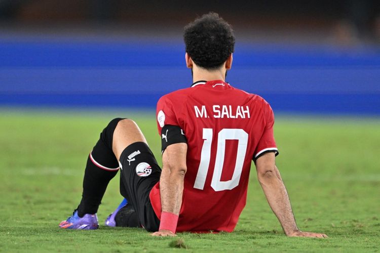 Kabar buruk menimpa penyerang Mesir dan Liverpool, Mohamed Salah, pada laga Piala Afrika 2023 Mesir vs Ghana, Jumat (24/1/2024) dini hari WIB. Mohamed Salah menderita cedera beberapa saat sebelum tengah babak laga Mesir vs Ghana tersebut.