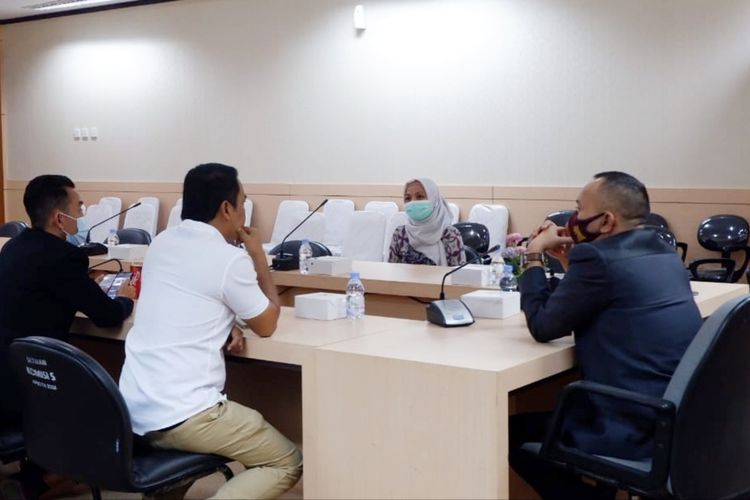 Kadinkes Banten dr Ati Pramudji Hastuti diperiksa Komisi V DPRD Banten