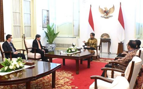 Jokowi Receives Outgoing ASEAN Secretary General Lim Jock Hoi 
