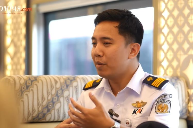 Masinis Ingatkan Warga: Jangan Lalai Saat Melintas di Perlintasan Sebidang