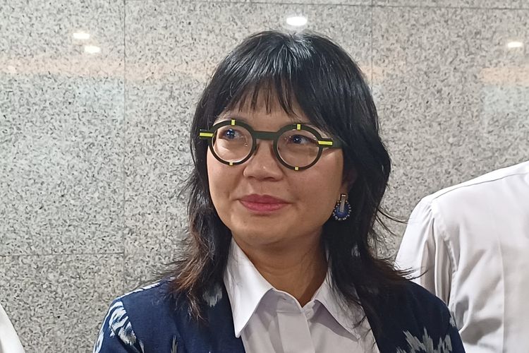 Wamendiktisaintek Stella Christie diwawancarai usai acara pembekalan penerima Beasiswa Indonesia Maju angkatan 4 dan Beasiswa Garuda 2025, di Gedung Kemdiktisaintek, Senayan, Jakarta Pusat, Senin (16/6/2025).