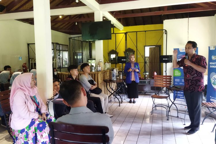 Seminar Kesehatan Universitas MH Thamrin berkolaborasi dengan RS MH Thamrin Cileungsi di Ngopi Lumbung Padi, Bogor pada Selasa, 11 Juli 2023.