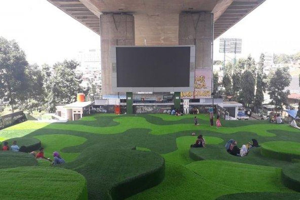 Suasana di Taman Film, Kota Bandung.