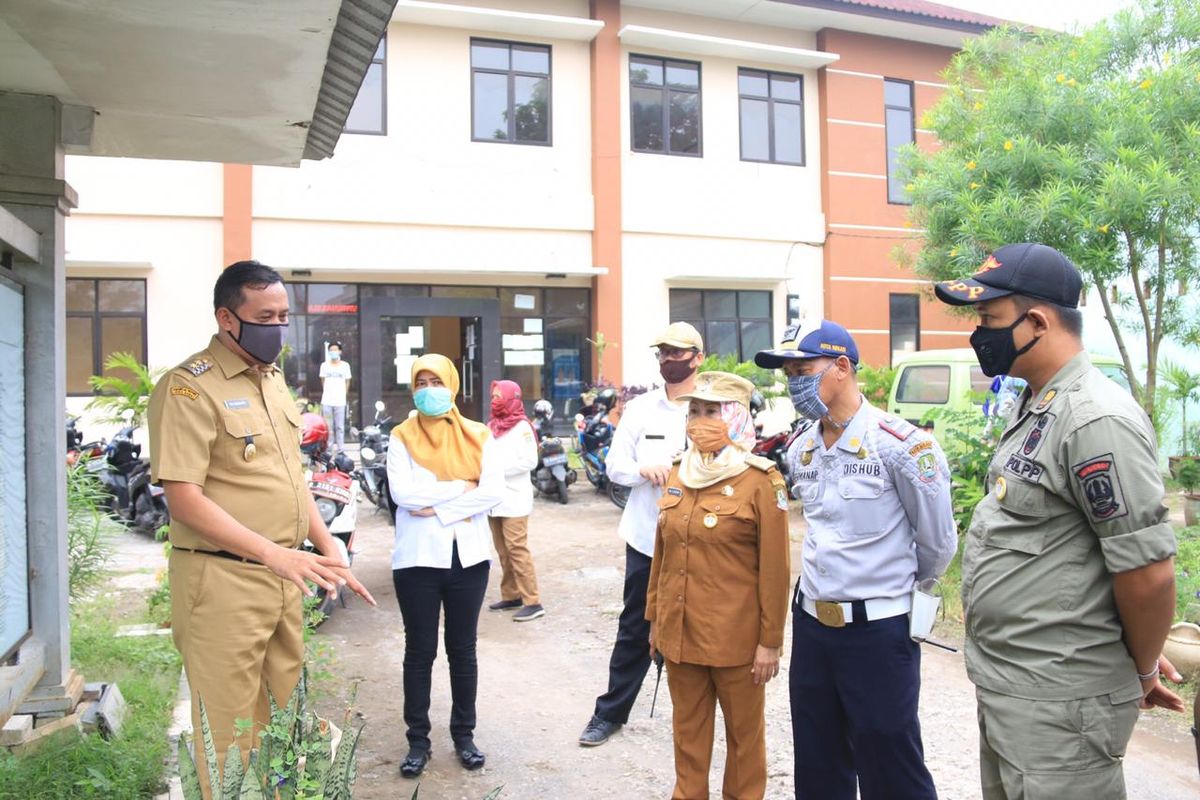 Wakil Wali Kota Bekasi, Tri Adhianto Tjahyono di Kelurahan Bekasi Timur mempersiapkan perpanjangan PSBB, Selasa (28/4/2020).