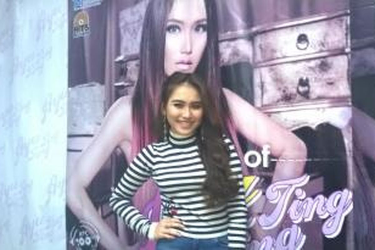 Ayu Ting Ting meluncurkan My Lopely, single ketiga dari album Best of Ayu Ting Ting, di Jakarta, Selasa (17/11/2015).