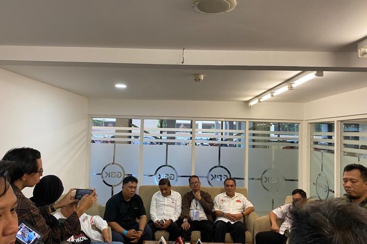 Para relawan Presiden Joko Widodo yang akan melakukan deklarasi nasional mendukung Ganjar Pranowo di Basket Hall, Senayan, Jakarta Pusat, Sabtu (3/6/2023). 