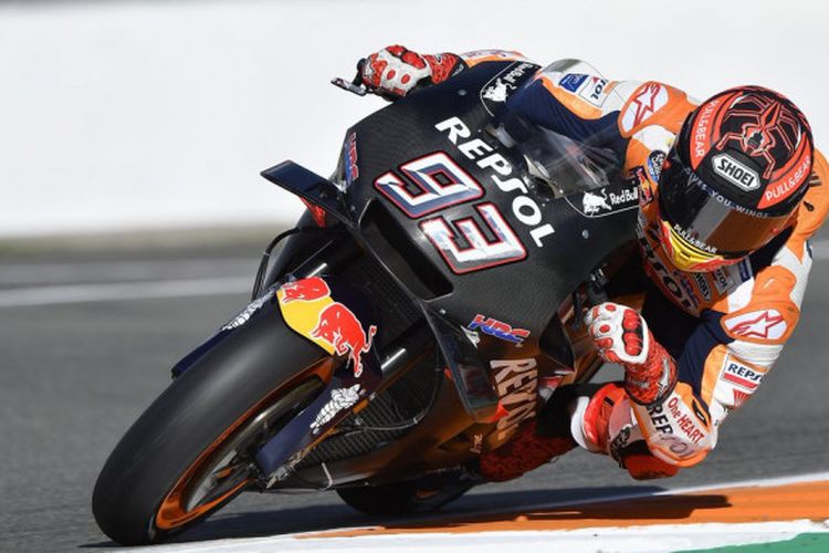 Aksi Marc Marquez (Repsol Honda) saat mengikuti sesi tes MotoGP yang diadakan di Sirkuit Ricardo Tormo, Valencia, Spanyol, pada Selasa (21/11/2018).
