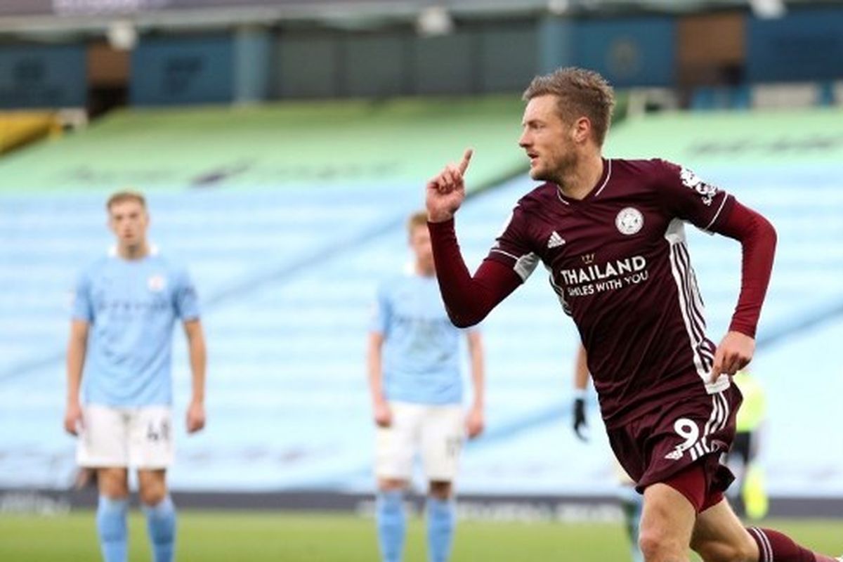 Jamie Vardy merayakan gol yang ia cetak dalam laga Manchester City vs Leicester City pada lanjutan pekan ketiga Liga Inggris 2020-2021 yang digelar di Stadion Etihad, Sabtu (27/9/2020).