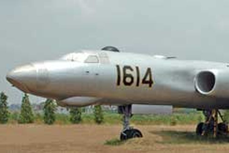 Foto asli pesawat pembom Tu-16 di Lanud Iswahjudi