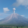 Gunung Semeru Erupsi 33 Kali, Letuskan Asap Tebal Setinggi 1.300 Meter di Atas Puncak