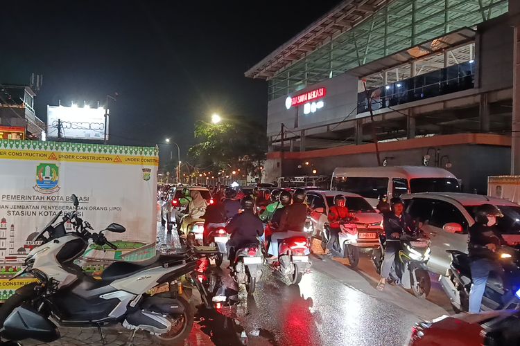 Ada Pemasangan JPO, Rekayasa Lalu Lintas di Depan Stasiun Bekasi Berlaku hingga 10 April