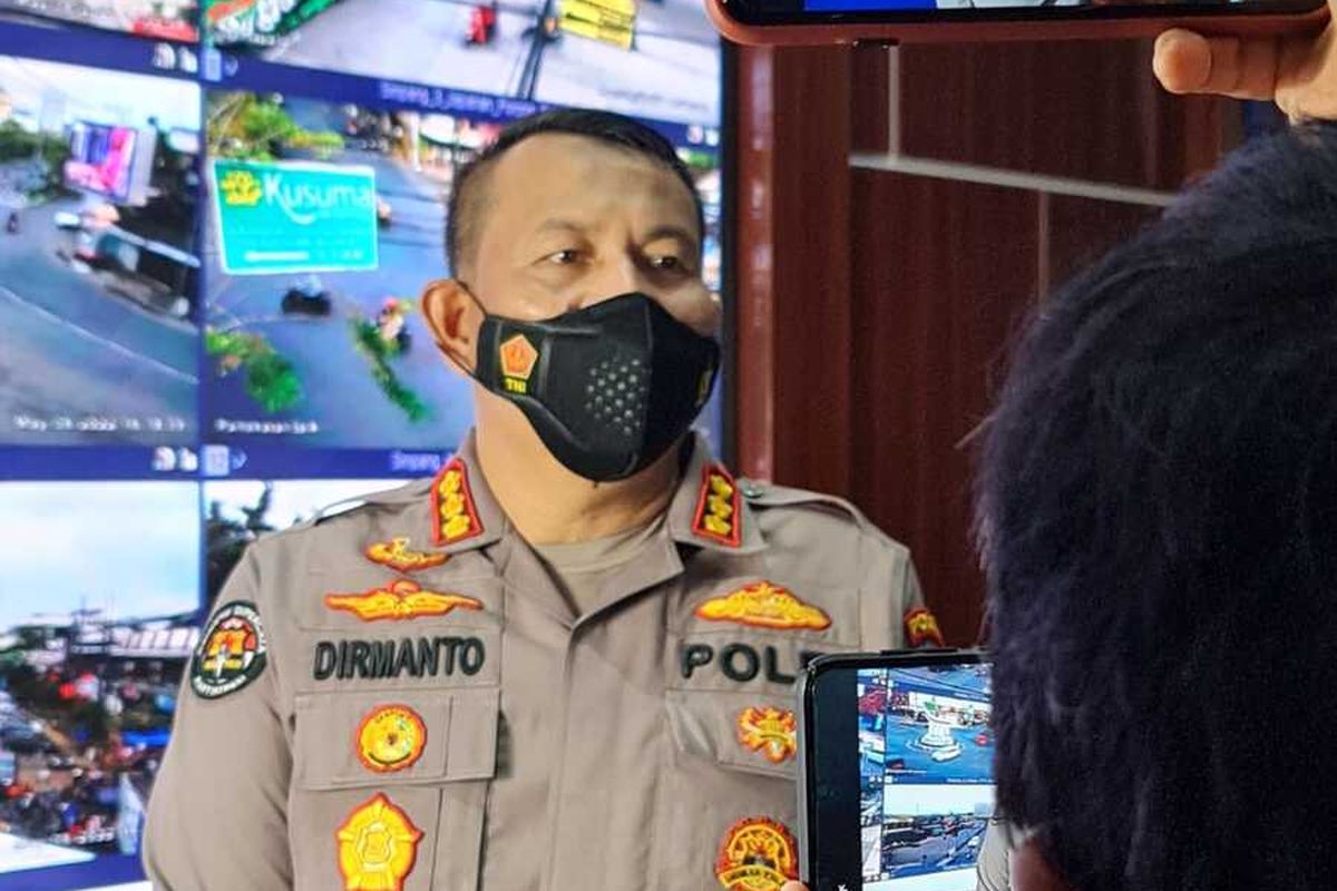 Kabid Humas Polda Jawa Timur Kombes Pol Dirmanto Saat Menyampaikan Informasi Arus Balik dan Penanganannya di Mapolda Jawa Timur.