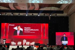 Hashim Sebut Pemerintah Mau Bagi HP Gratis ke Warga RI buat Bansos