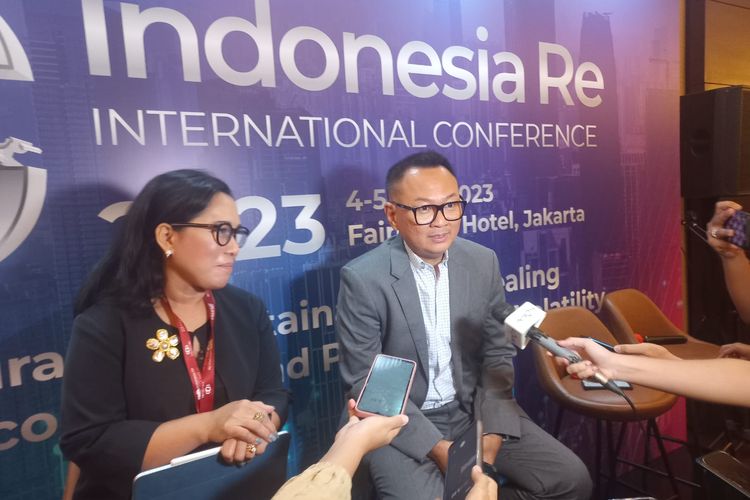Presiden Direktur Indonesia Re Benny Waworuntu dalam konferensi pers IIC 2023, Selasa (4/7/2023).