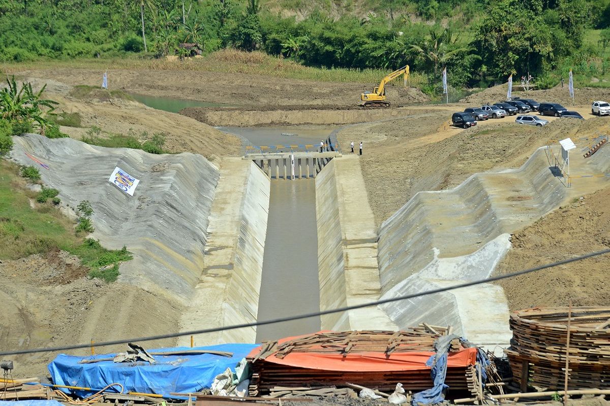 Perkembangan konstruksi Bendungan Kuningan kini sudah mencapai 48 persen.