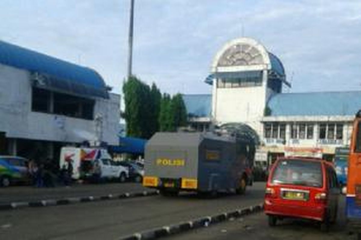 Situasi di Terminal Lebak Bulus, Jakarta Selatan, Senin (6/1/2014) diambil dari Twitter milik @Abimanyu_BN.