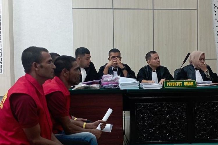 Sebanyak tiga WNA menjadi terdakwa penyelundupan imigran Rohingya mengikuti persidangan di Pengadilan Negeri Jantho, Kabupaten Aceh Besar, Rabu (6/3/2024). 
