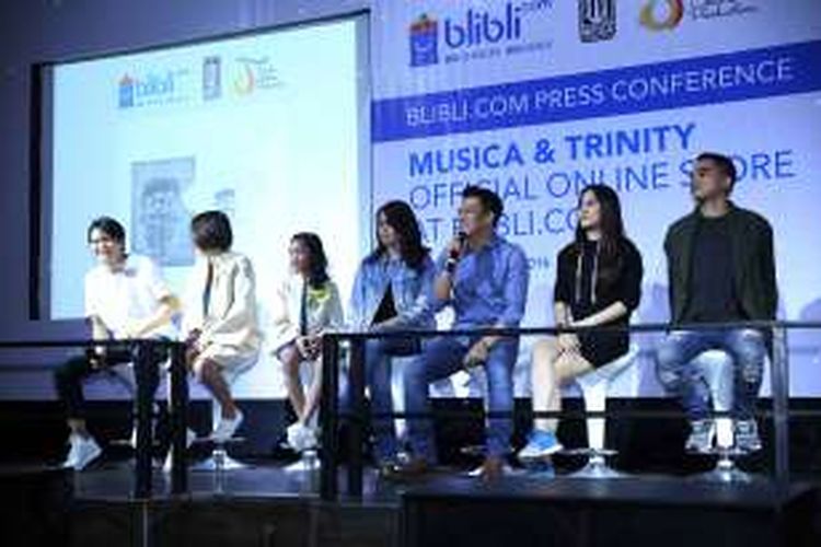 Sejumlah artis musik, antara lain para wakil dari band-band NOAH, Geisha, dan Ungu, serta vokalis Armand Maulana dan penyanyi Sherly Sheinafia, hadir dalam jumpa pers mengenai penjualan album CD dan merchandise resmi lewat toko online, di fX Sudirman, Jakarta Pusat, Rabu (25/5/2016).