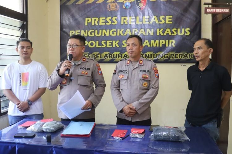 Pemuda di Surabaya Gasak Komponen Lampu Merah, Lalin Semrawut