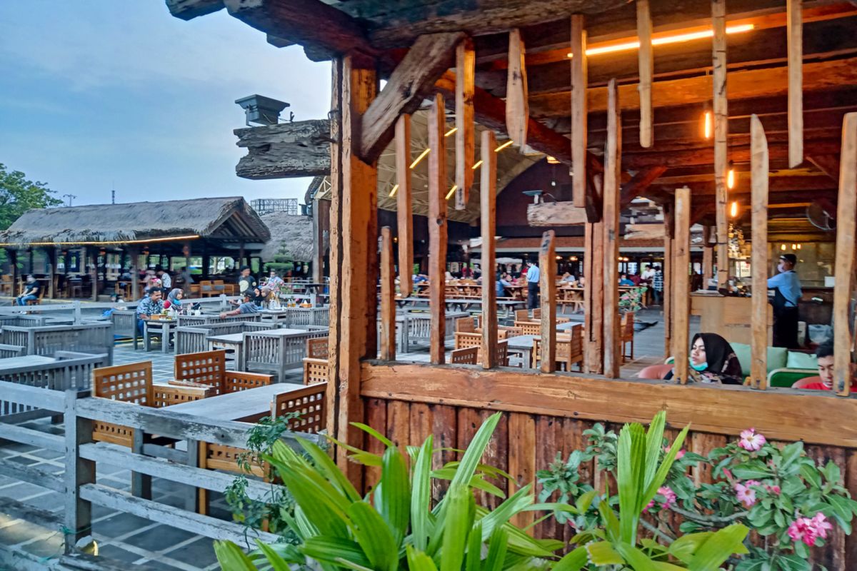 Ilustrasi suasana di Restoran Kampung Laut Semarang.