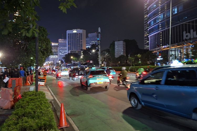 Massa Mahasiswa Bubarkan Diri, Lalu Lintas Jalan Sudirman Kembali Lancar