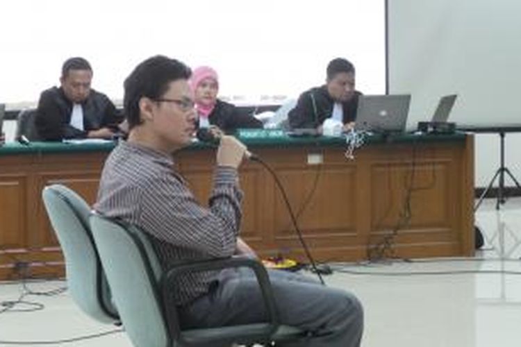 Staf khusus Menteri Pembangunan Daerah Tertinggal, Sabilillah Ardie, bersaksi dalam persidangan terdakwa Teddy Renyut di Pengadilan Tindak Pidana Korupsi Jakarta, Senin (22/9/2014).