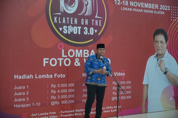 Sambutan Jajang Prihono dalam lomba foto dan videografi Klaten On The Spot (KOTS) 3.0 di Pasar Gedhe Klaten pada Minggu (12/11/2023) 