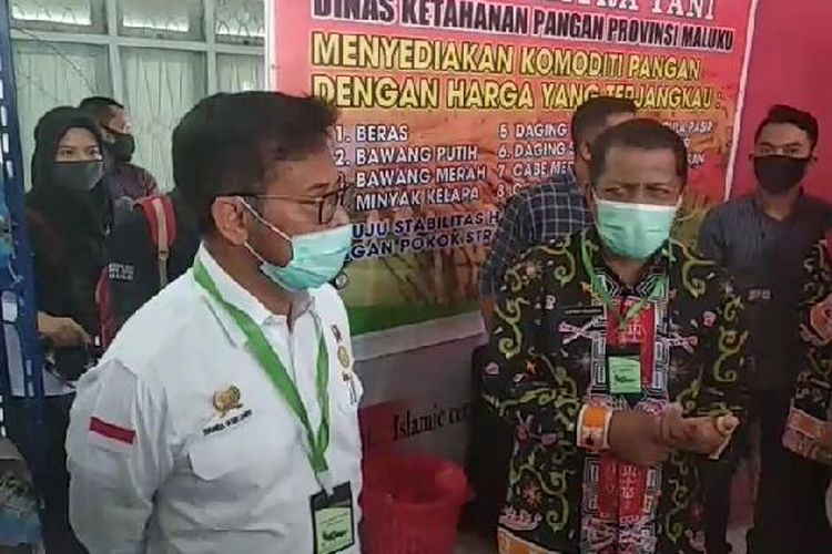 Menteri Pertanian (Mentan) Syahrul Yasin Limpo saat melakukan kunjungan kerja (kunker) ke Ambon, Maluku, Sabtu (30/5/2020). Mentan bersama rombongan meninjau Pasar Mitra Tani Maluku untuk memantau langsung pasokan bahan pangan pokok.