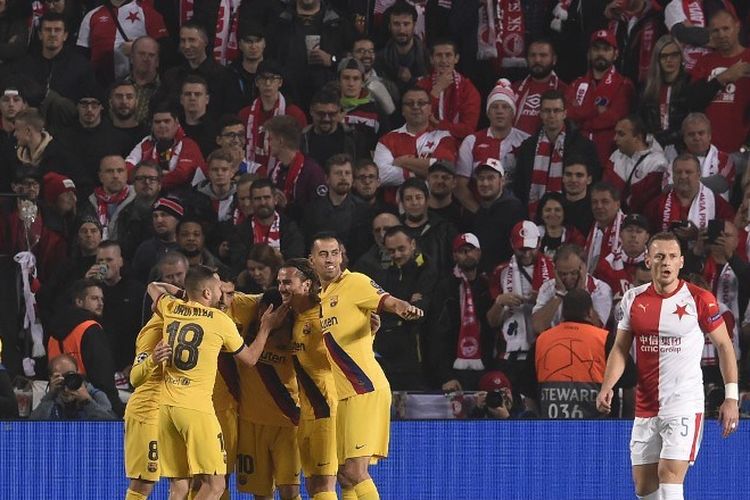Lionel Messi merayakan gol bersama rekan-rekannya pada pertandingan Slavia Praha vs Barcelona dalam lanjutan Liga Champions, 23 Oktober 2019. 