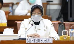 Terkendala Transportasi, Mensos Risma Berupaya Salurkan Bantuan Bencana untuk Alor