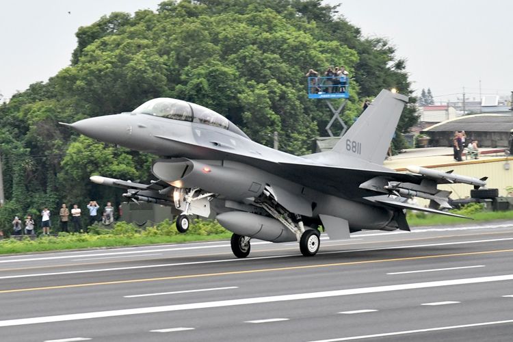 Jet tempur F-16 Viper buatan Amerika Serikat.