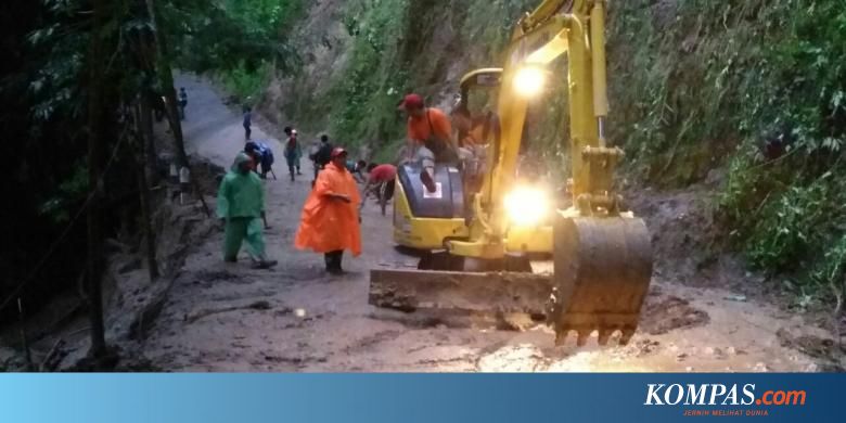Jalan Di Hutan Penggaron Tertutup Longsor Warga Dua Desa